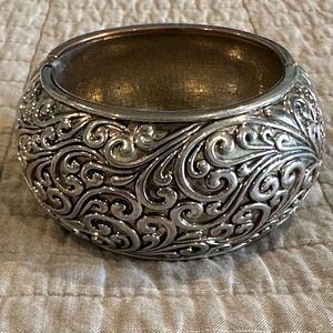 Dramatic silver-tone hinged bracelet